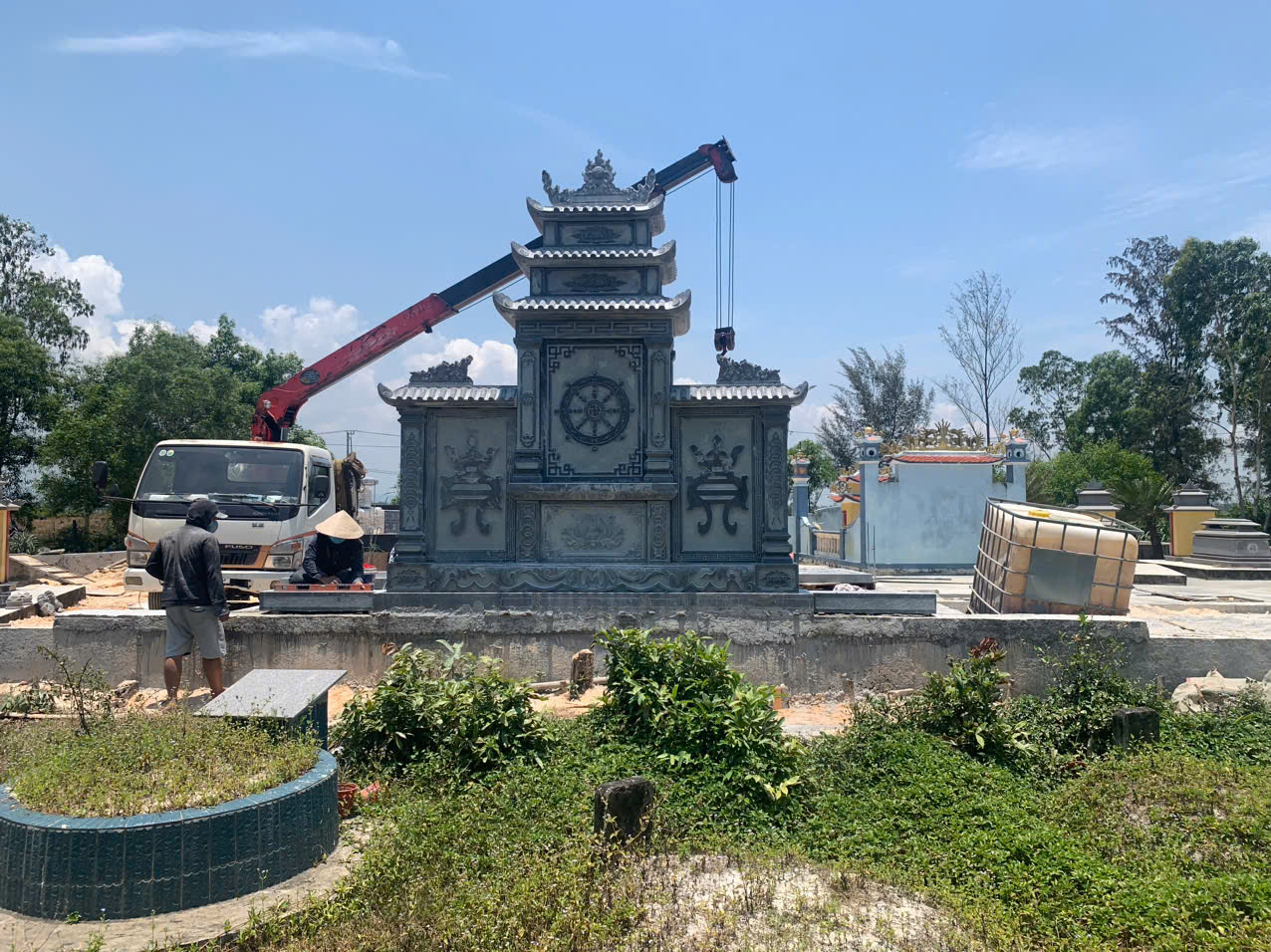 Lăng mộ đá sa thạch IDC MICEN