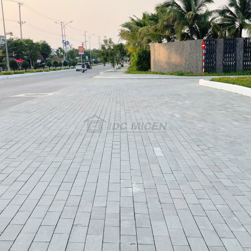 Đ&aacute; Bazan đốt mặt